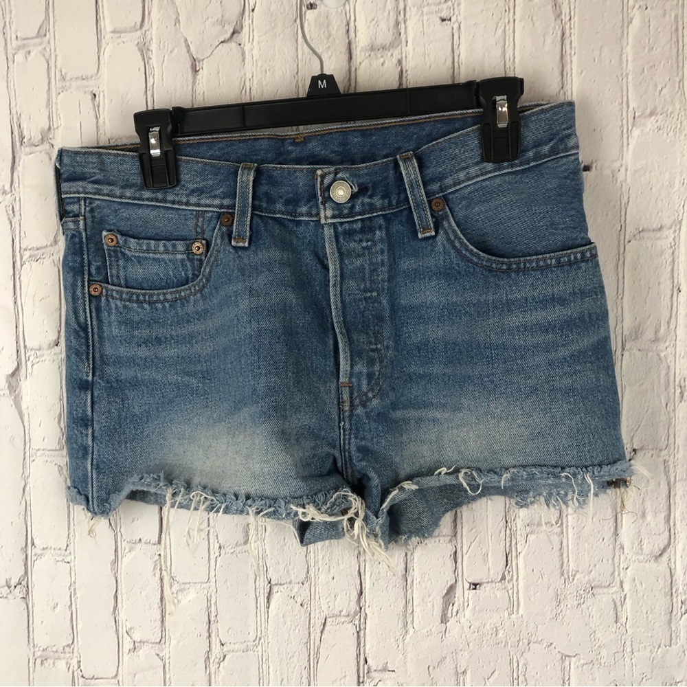 Levi’s 501 cut off denim button fly shorts size 28